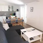 Apartman With Parking Space - Torovi - - Pedinka - 22373 Vir