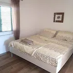 With Parking Space - Torovi - - Pedinka - 22373 *