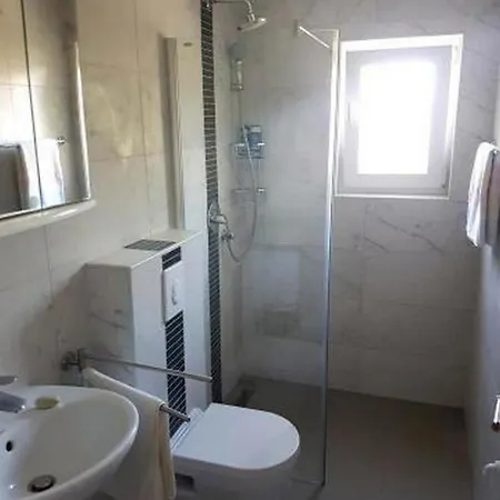 With A Parking Space - Torovi - - Pedinka, - 22373