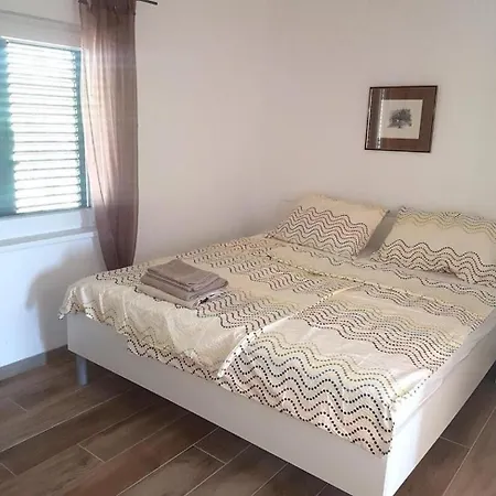With A Parking Space - Torovi - - Pedinka, - 22373 *