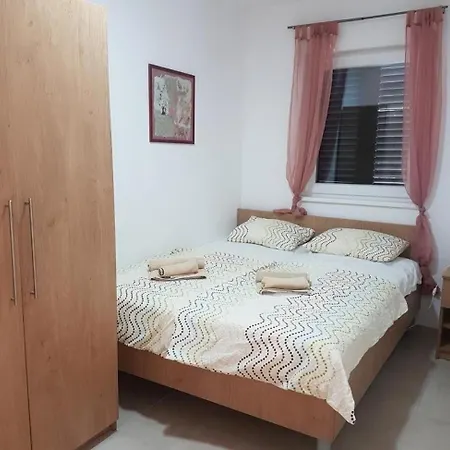 With A Parking Space - Torovi - - Pedinka, - 22373
