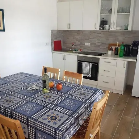 With A Parking Space - Torovi - - Pedinka, - 22373 *