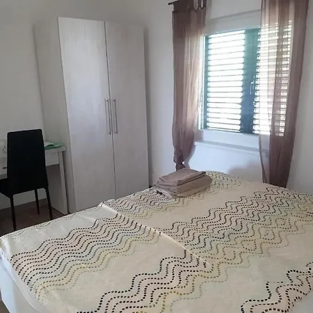 With A Parking Space - Torovi - - Pedinka, - 22373 Apartment