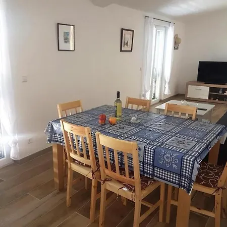 With Parking Space - Torovi - - Pedinka, - 22373 Vir
