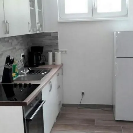 With Parking Space - Torovi - - Pedinka, - 22373 * Vir