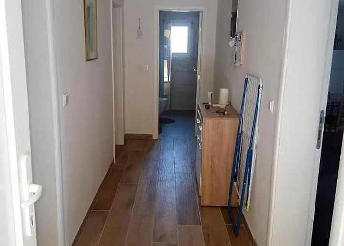 With Parking Space - Torovi - - Pedinka, - 22373 *