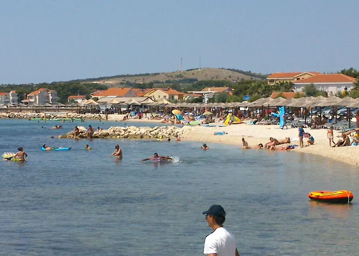 Apartman With Parking Space - Torovi - - Pedinka, - 22373 Vir