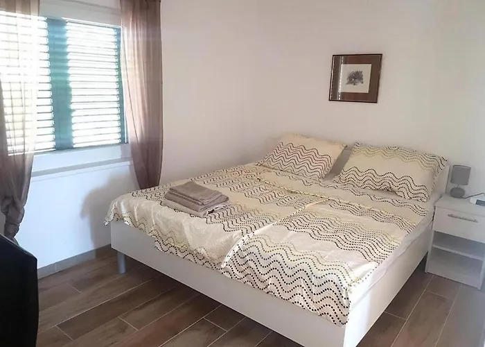 With Parking Space - Torovi - - Pedinka, - 22373 *