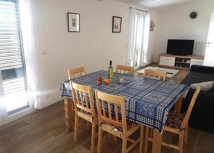 With Parking Space - Torovi - - Pedinka, - 22373 Vir