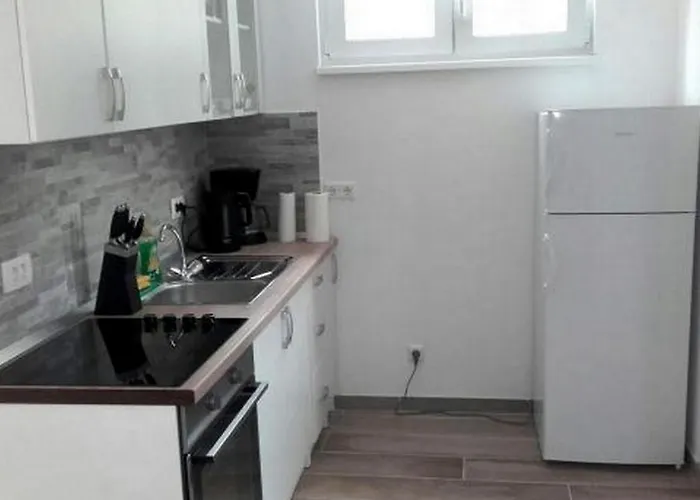 With Parking Space - Torovi - - Pedinka, - 22373 * Vir